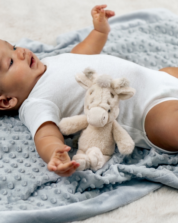 Kirahvin muotoinen helistin