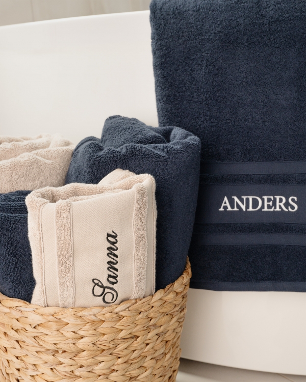 pyyhkeet henkilökohtaisella brodeerauksella