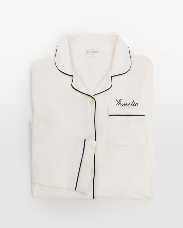 Naisten yöpaita nimellä