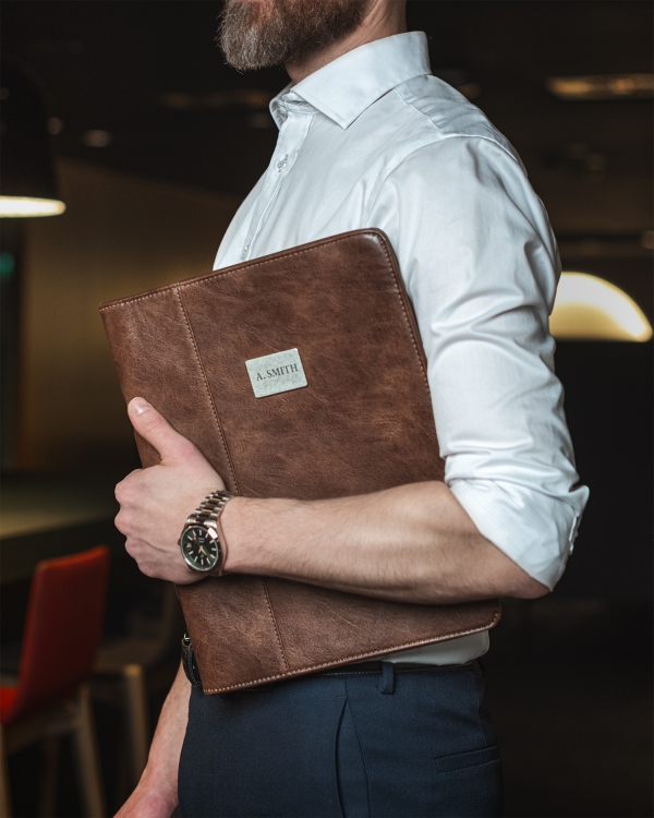 Kokouskansio nimellä, Brown - Lounge