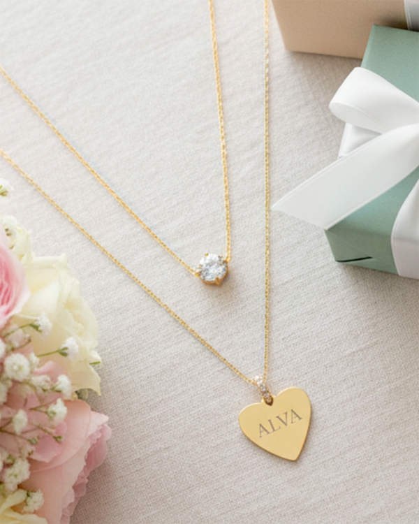 Lahjasetti äidille kultaisella kaulakorulla