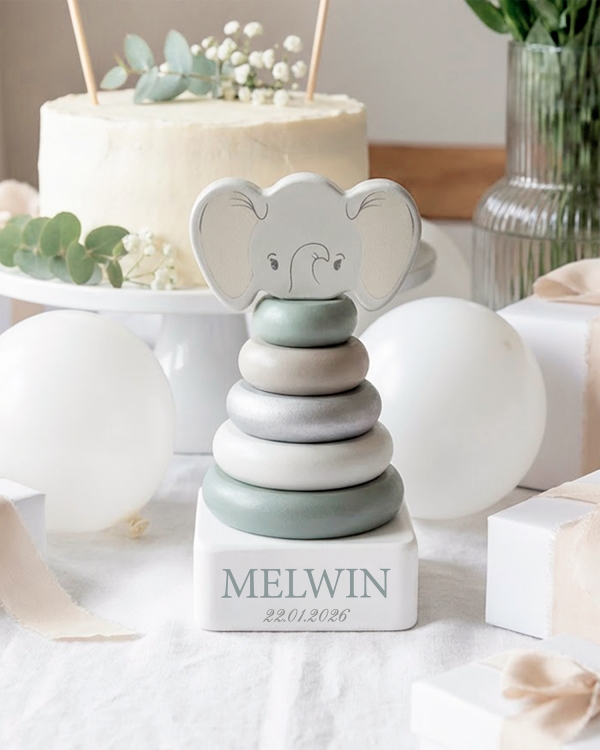 Nimeämislahja norsun muotoisella pinottavalla tornilla ja henkilökohtaisella tekstillä