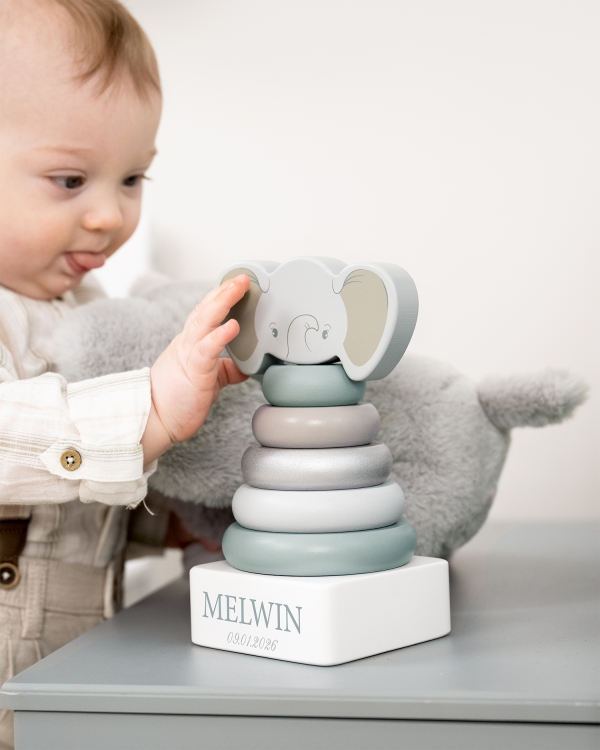 Vihreä pinottava torni, jossa on norsuaihe ja nimi