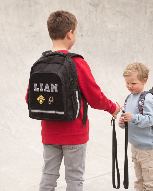 musta koulureppu pojalle