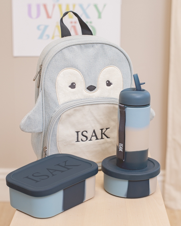 Esikouluikäisten setti, johon kuuluu lasten reppu, vesipullo ja eväsrasia