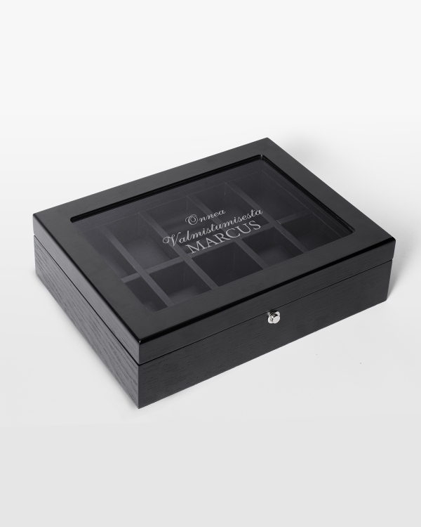 Kaunis musta puinen kellorasia lasikannella ja kaiverretulla tekstillä valmistujaisiin